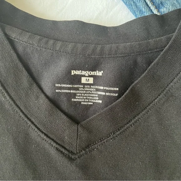 Patagonia Black Vneck Women Short Sleeve Size Medium - Picture 2 of 4